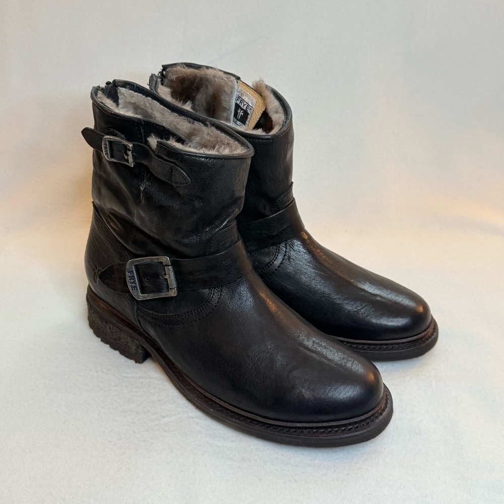 Frye Veronica Short with Shearling        (Women)